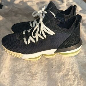 Nike LeBron 16 Low “Black Python” Men’s C1668-004 Size 8.5